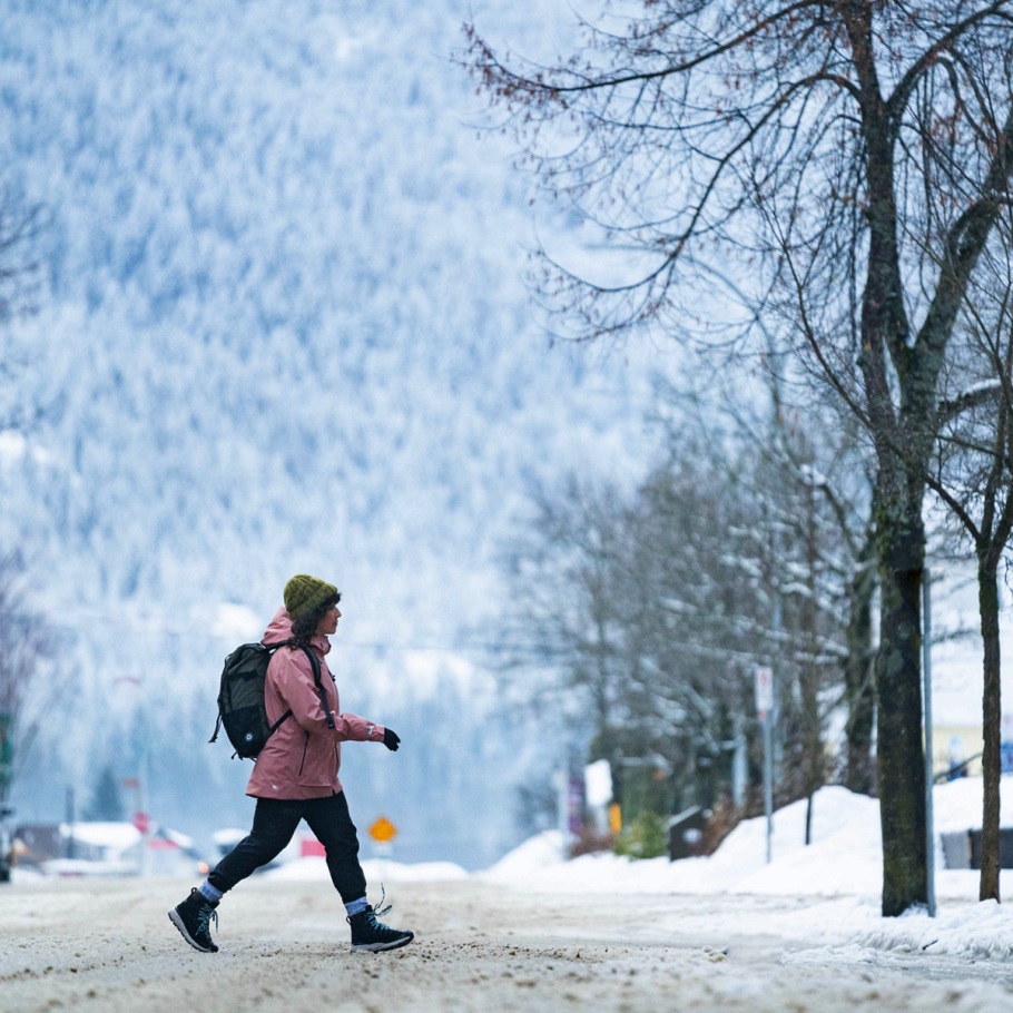 Danner Women's Arctic 600 Side-Zip 7 Black/Spark Blue 200G