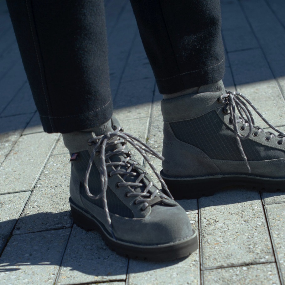 Light and wander Danner