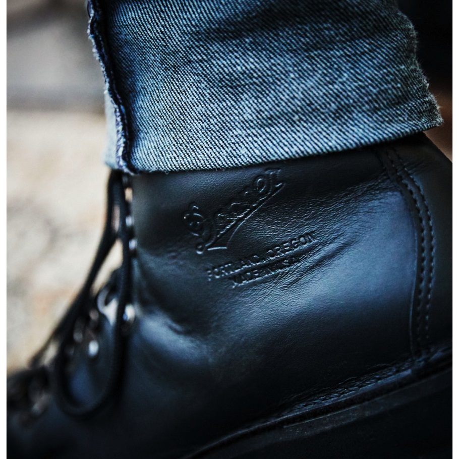 Mountain Light Black Danner