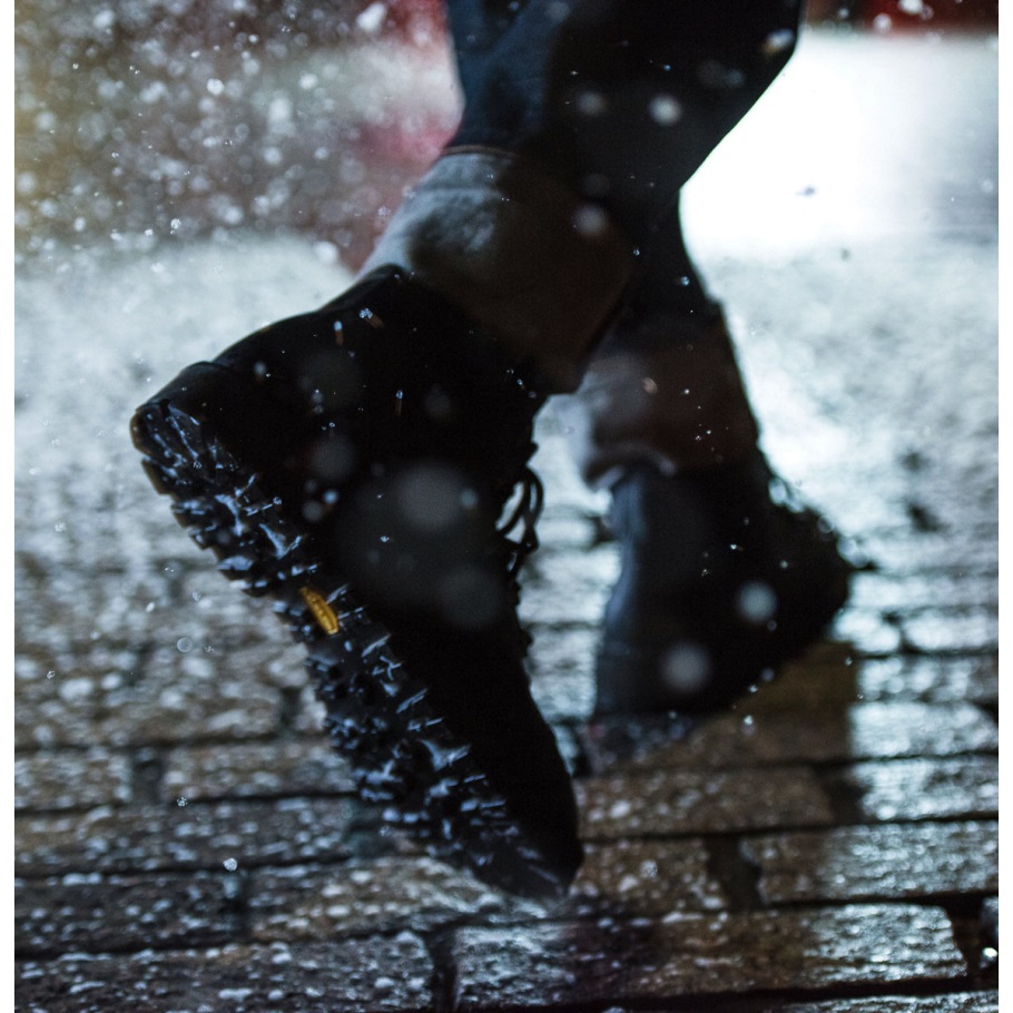 Mountain Light Black Danner