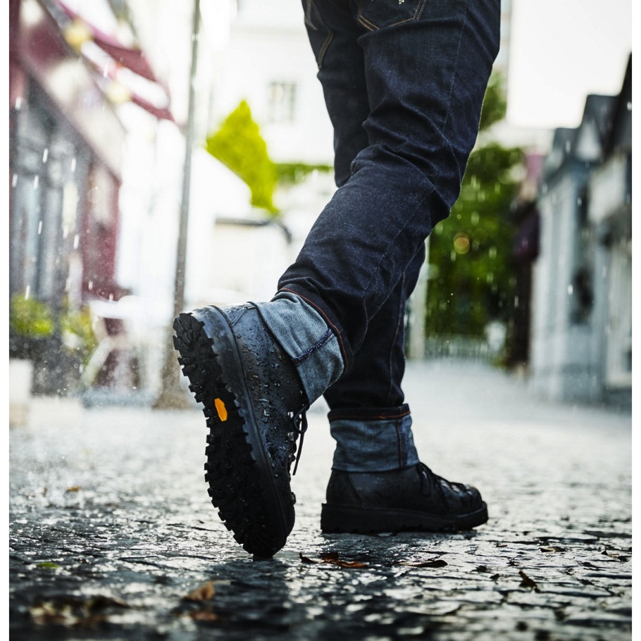 Mountain Light Black-GORE-TEX Danner