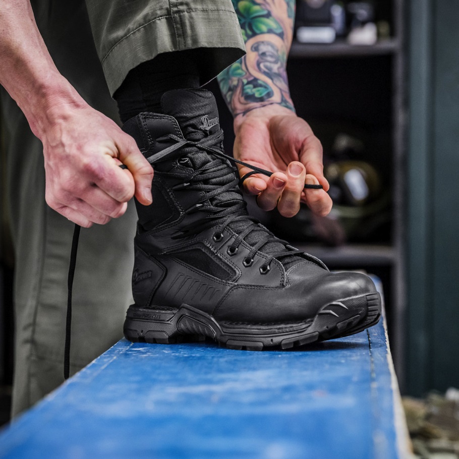 Striker Bolt 8 Black Danner