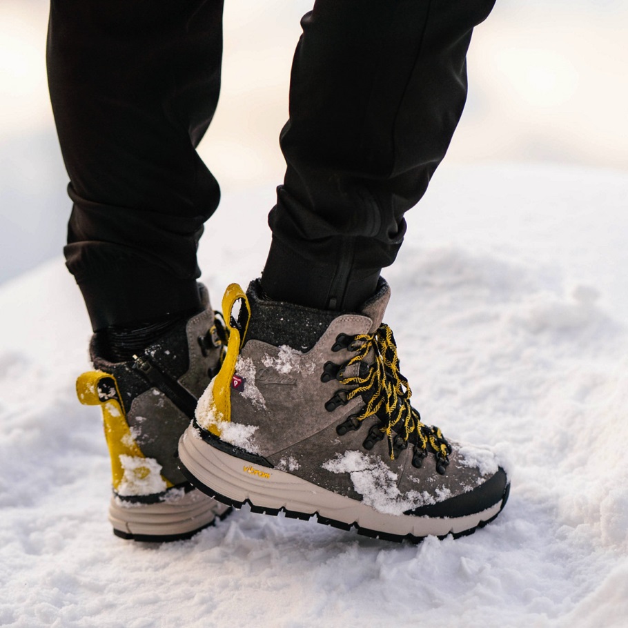 Women's Arctic 600 Side-Zip 7 Driftwood/Yellow 200G Danner