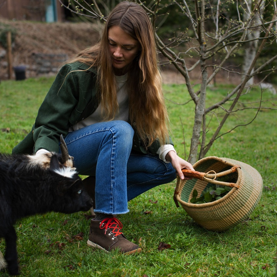 Women's Inquire Chukka Iron/Picante Danner